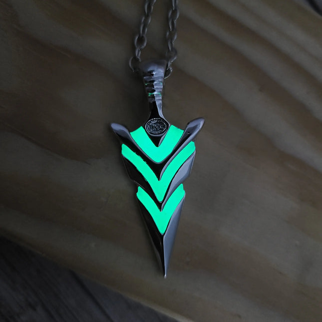 Glow-in-the-dark arrow necklace Luminescent arrow pendant Glowing arrow jewelry Enchanting glow necklace Arrow design with glow Nighttime accessory Directional charm Glow pendant with arrow motif - Pink Horse Florida