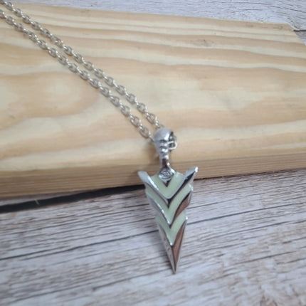 Glow-in-the-dark arrow necklace Luminescent arrow pendant Glowing arrow jewelry Enchanting glow necklace Arrow design with glow Nighttime accessory Directional charm Glow pendant with arrow motif - Pink Horse Florida